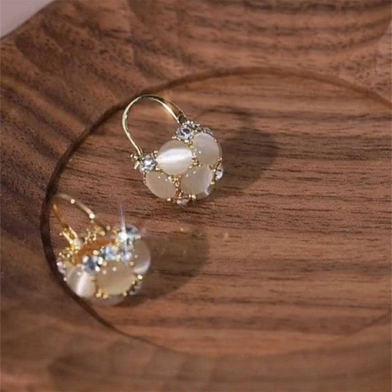 Boucles d'oreilles élégantes en or pour femmes, ornées de pierres précieuses et de cristaux