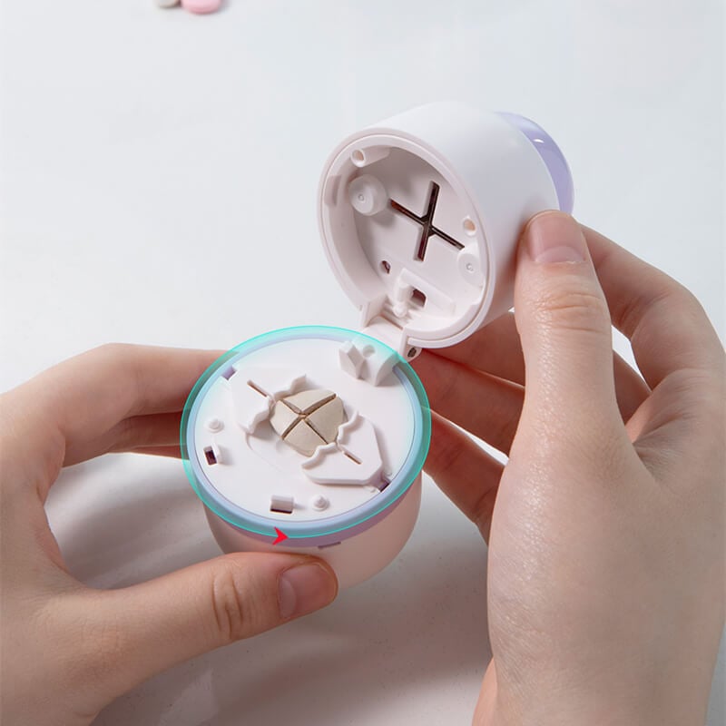 Coupe-pilules portable avec dispositif de fixation précis